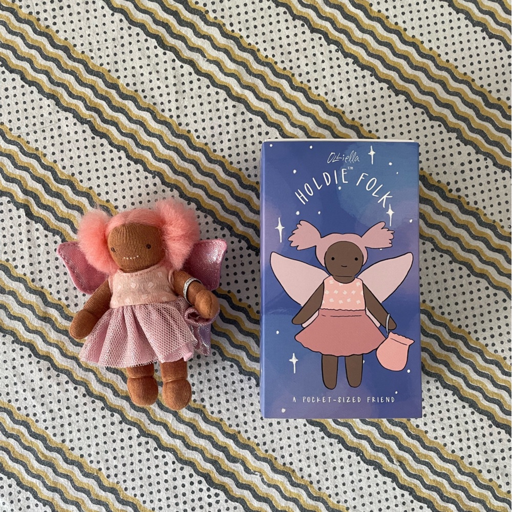 Holdie Folk Tulip doll